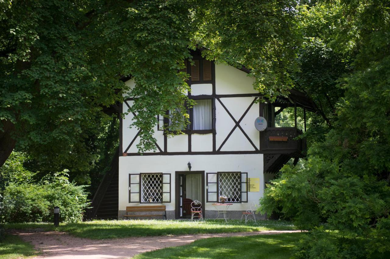 Chateau Loucen Garden Retreat Экстерьер фото