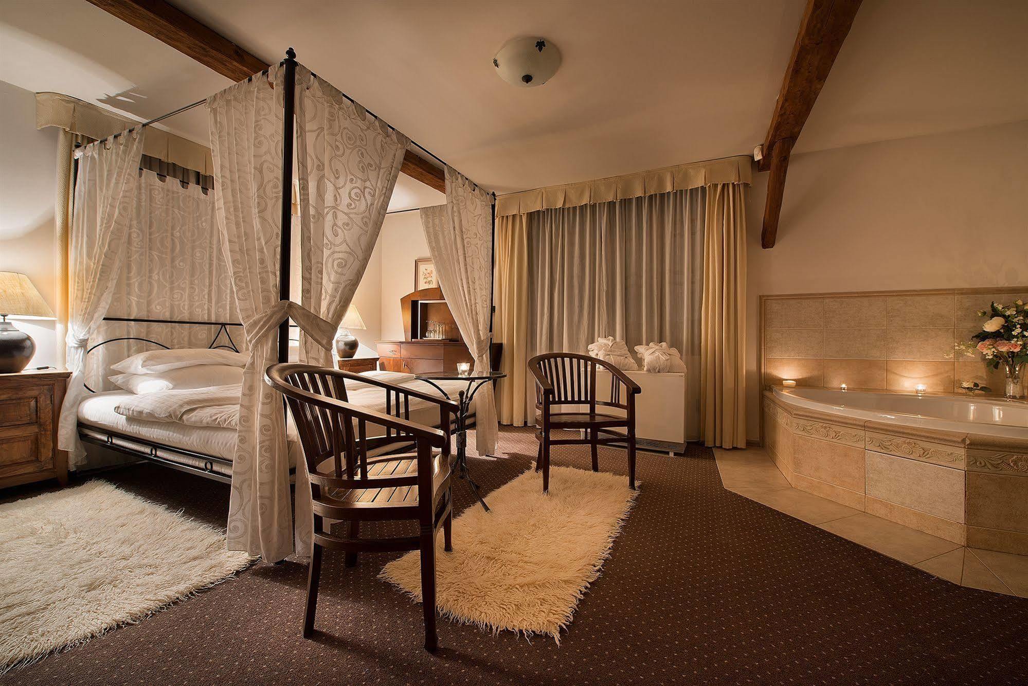 Chateau Loucen Garden Retreat Экстерьер фото