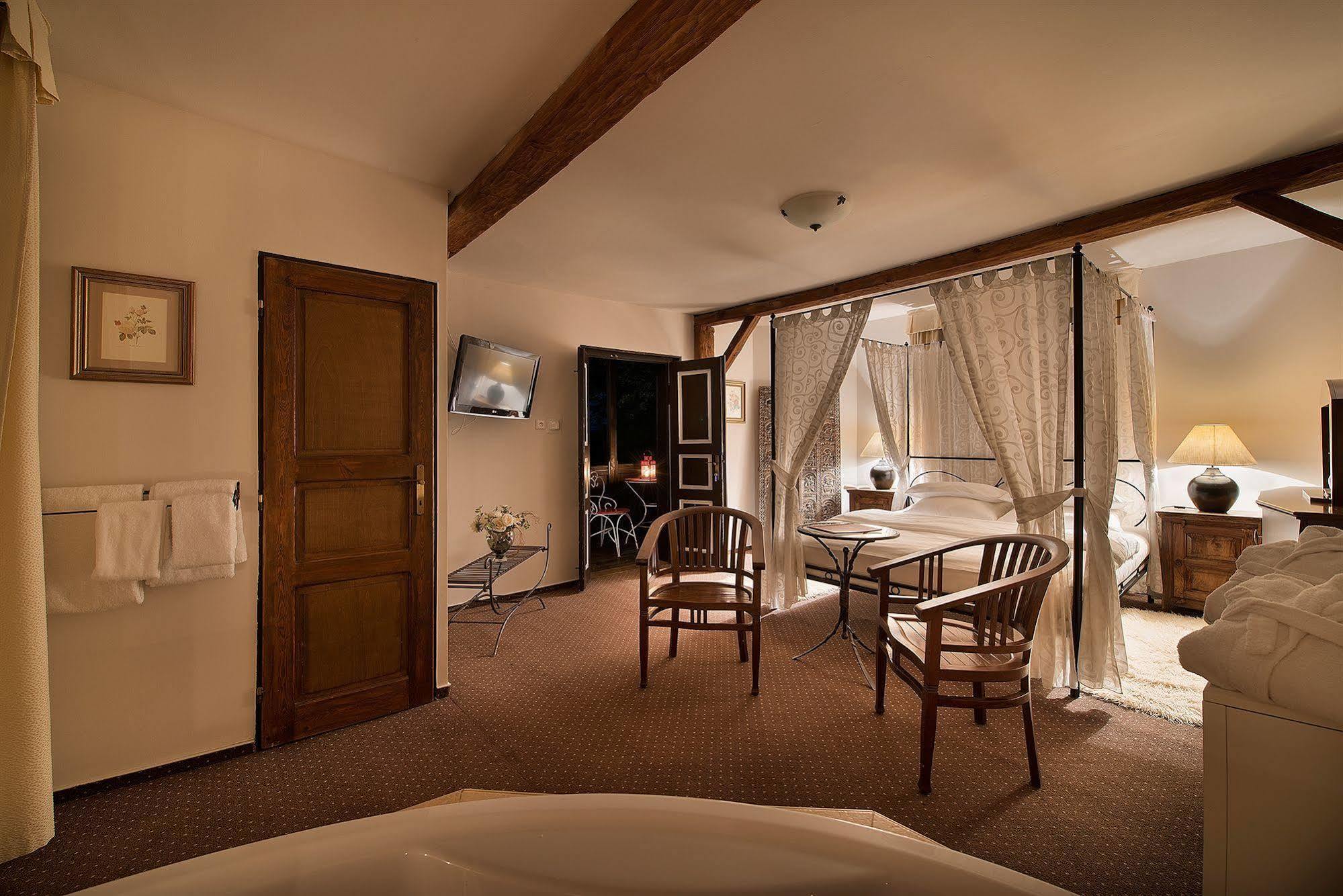 Chateau Loucen Garden Retreat Экстерьер фото